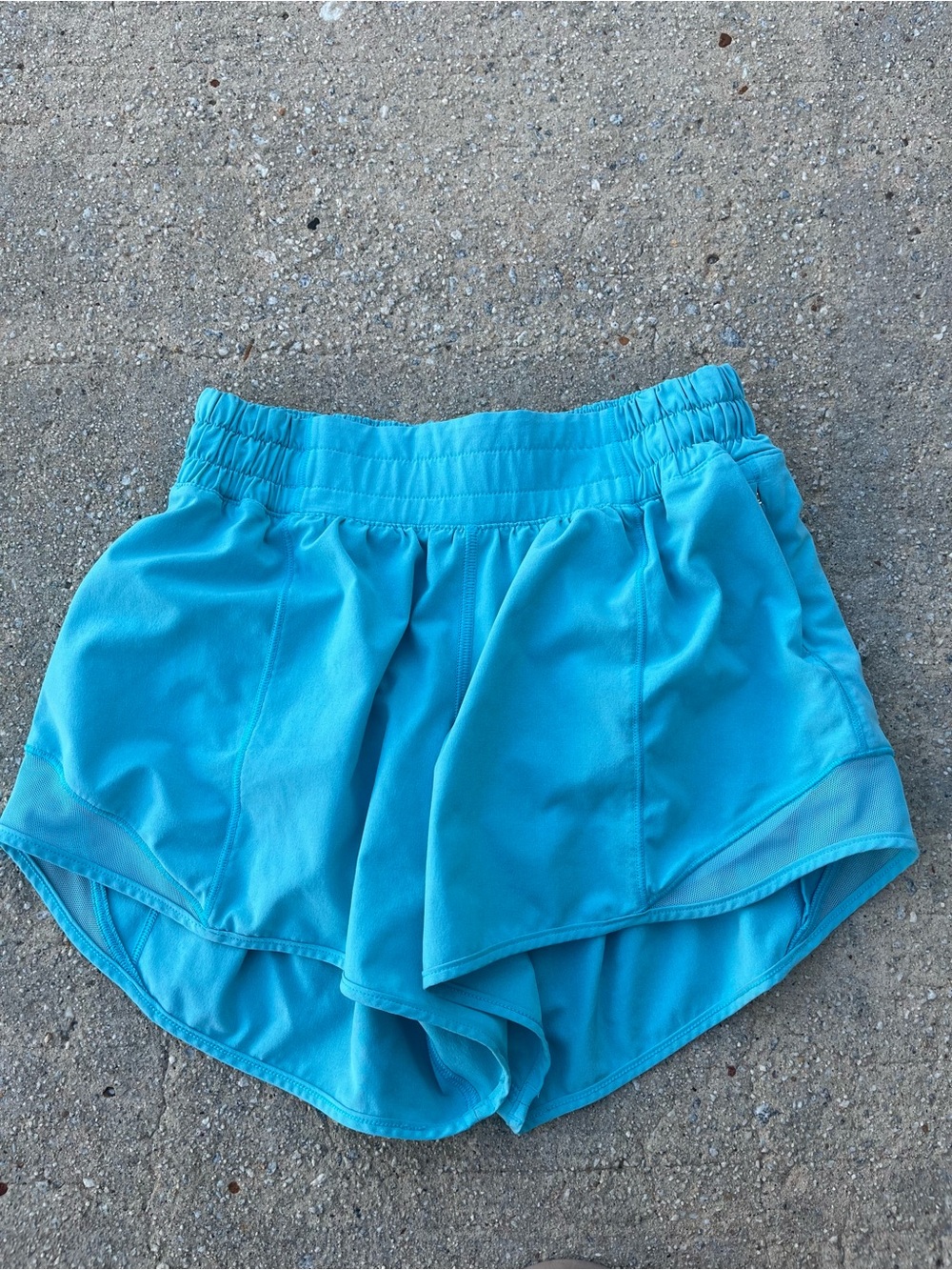 Lululemon shorts hotty hot blue women’s 4